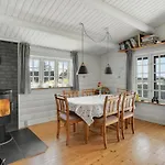 3 Bedroom Gorgeous In Semesterbostad *